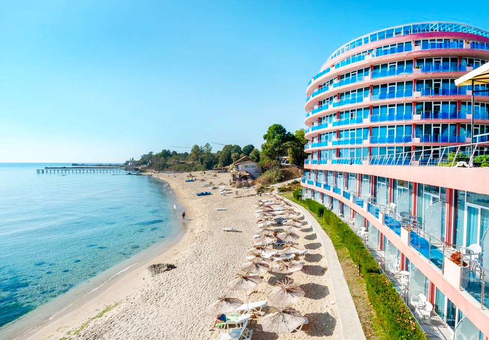 Нощувка на база All inclusive на човек + 3 минерални басейна, чадър и шезлонг на плажа от хотел Сириус Бийч**** Константин и Елена. Дете до 12г.+ дете до 4г.- БЕЗПЛАТНО