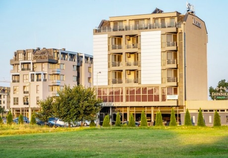 Нощувка на човек със закуска в хотел Плаза, Пловдив