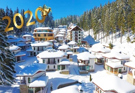 Нова година в Пампорово! 4 нощувки за двама със закуски + басейн с минерална вода и релакс център в Комплекс Форест Глейд
