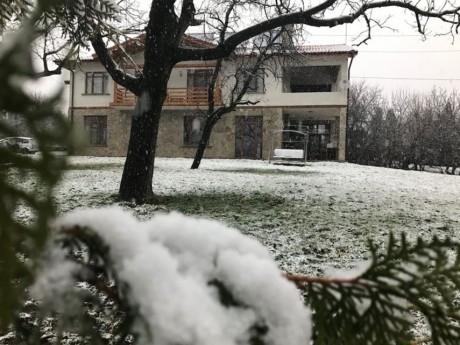 Нощувка за 16, 20 или 30 човека край Ябланица в къща Дъбравата със зали за семинари и за йога - с. Дъбравата