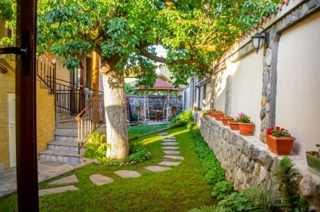 Нощувка за 12 човека + механа и барбекю в къща Дария в Сапарева баня