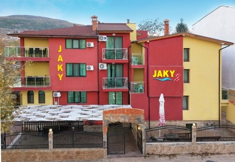 Юли и Август в Кранево! Нощувка за двама, трима или четирима със закуска и вечеря + 2 басейна и релакс център в хотел Жаки