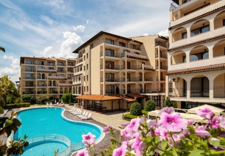 На 150м. от плажа в Слънчев Бряг! Нощувка на човек на база All inclusive в апартамент + басейн в апартхотел Роуз Вилидж