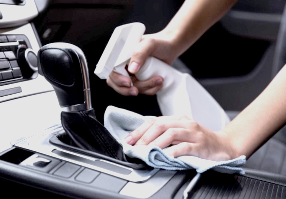 Комплексно измиване на автомобил с дезинфекция на салона от Автокозметичен център Авто Макс