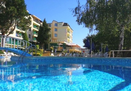 Лято в местност Чайка - Златни пясъци! Нощувка на човек на база All Inclusive + басейн и безплатен транспорт до плаж Кабакум от хотел Силвър