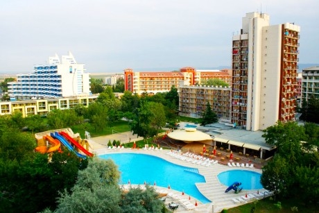 Нощувка на човек в студио на база All Inclusive + Аквапарк и басейн в хотел Искър, Слънчев бряг на 60м. от плажа
