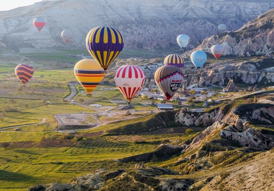 Екскурзия през септември и октомври до Анталия и Кападокия, Турция! Самолетен билет от София + 7 нощувки на човек със закуски и вечери в хотел  4* + 3 екскурзии!