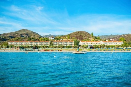 5 нощувки на човек със закуски и вечери + басейн в Хenios Аnastasia Resort & SPA 5*, на първа линия в Касандра, Халкидики. Дете до 14г. - безплатно!