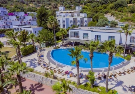 Почивка в COSTA 3S BEACH HOTEL 4*, Бодрум, Турция през август и септември . Чартърен полет от София + 7 нощувки на човек на база All Inclusive!