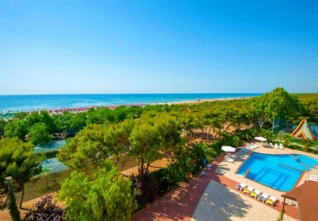Почивка през септември в хотел STELLA MARIS BEACH HOTEL 4*, Пулия, Италия. Чартърен полет от София + 7 нощувки на човек със закуски и вечери!