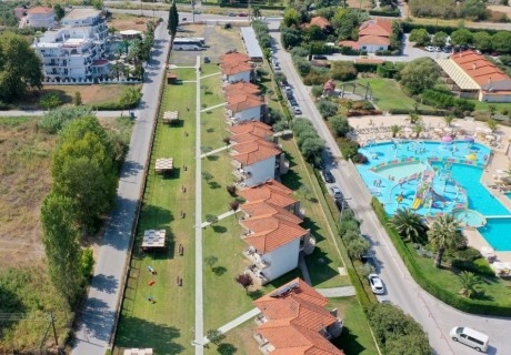 4+ нощувки със закуски и вечери на човек + басейн в Olympion Melathron Villas, Платамонас, Гърция! На 200м. от плажа Неи Пори
