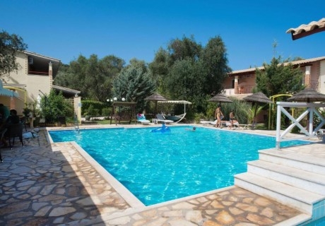5+ нощувки на човек + басейн в хотел Villaggio Maistro****, Лефкада. Дете до 11.99г. БЕЗПЛАТНО