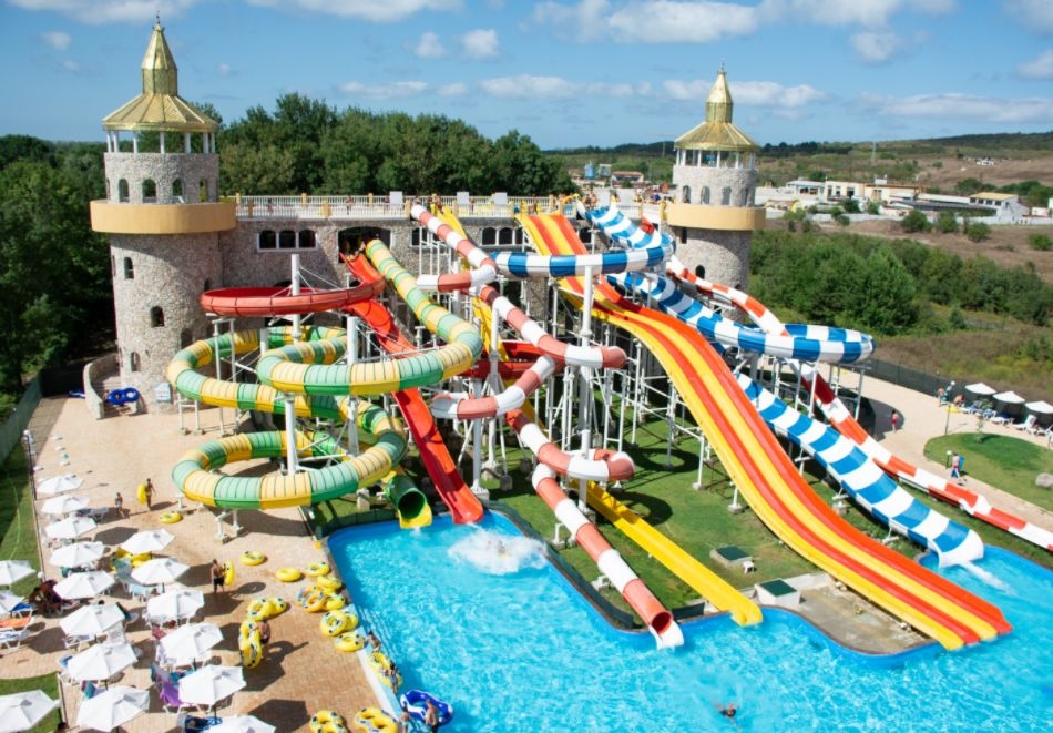 Посетете Аквапарк Нептун, на 3км. от Созопол до замъка Влюбен във Вятъра, Равадиново!