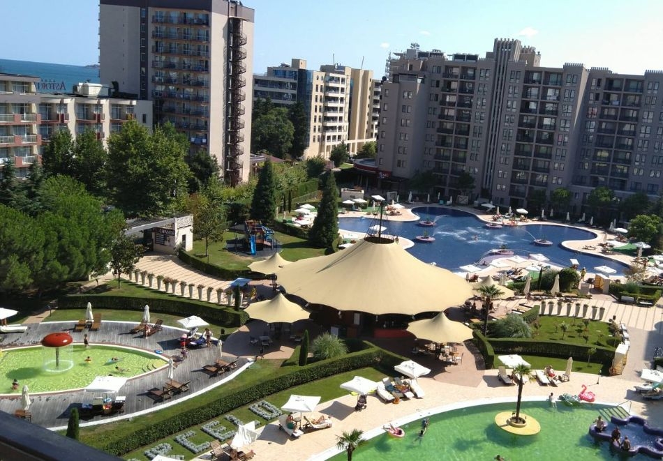 4, 5, 6 или 7 нощувки за двама + 1 дете + 4 басейна и релакс зона от Студио АРЕНДО в комплекс Роял Бийч Барсело, Слънчев бряг