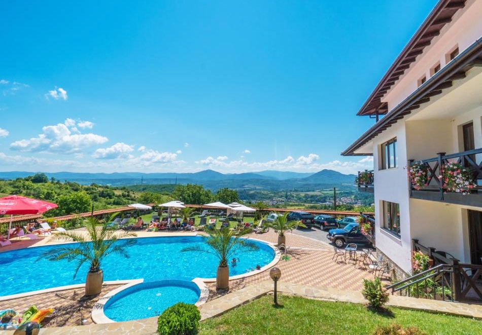 Почивка в комплекс Панорама, гр. Елена. Нощувка на човек със закуска, обяд* и вечеря + басейн и релакс пакет. Дете до 14г. - БЕЗПЛАТНО!