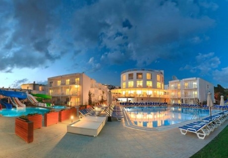Почивка в BODRUM BEACH RESORT ZENİYA 4*, Бодрум, Турция. Чартърен полет от София + 7 нощувки на човек със закуски