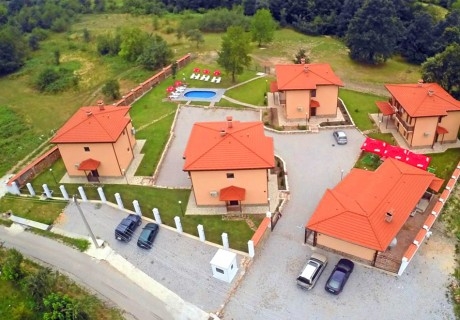 Наем на цяла къща за 9 човека в комплекс Тянкови Къщи, Вършец