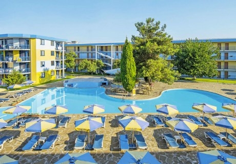 Нощувка на човек на база All inclusive + басейн в хотел Азуро, Слънчев Бряг, на 100 м. от плажа