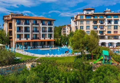 На ПЪРВА линия, плаж Оазис Бийч, Лозенец! Нощувка на човек на база Ultra All Inclusive + басейн в хотел Оазис дел Маре. Дете до 11.99г - безплатно!