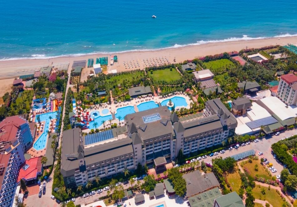 Почивка в MC ARANCIA RESORT HOTEL 5*, Алания, Турция. Чартърен полет от София + 7 нощувки на човек на база Ultra All Inclusive + басейни и водни пързалки!