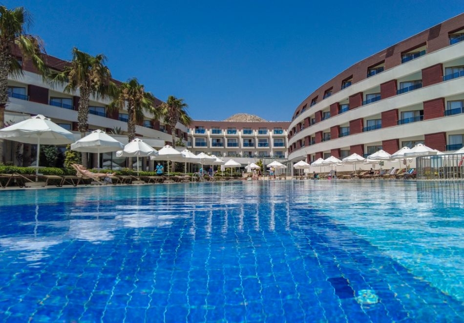 Септември в Бодрум, Турция! Автобусен транспорт + 7 нощувки на човек на база Ultra All Inclusive  + басейни