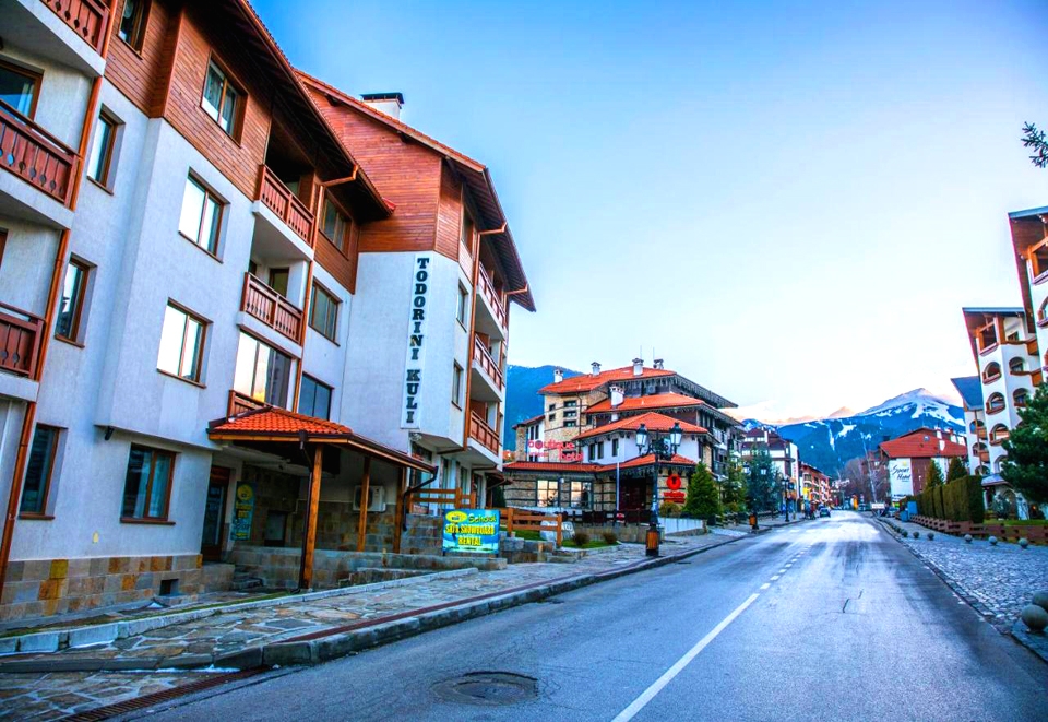 Нощувка на човек в апартамент от Kомплекс Тодорини кули, Банско