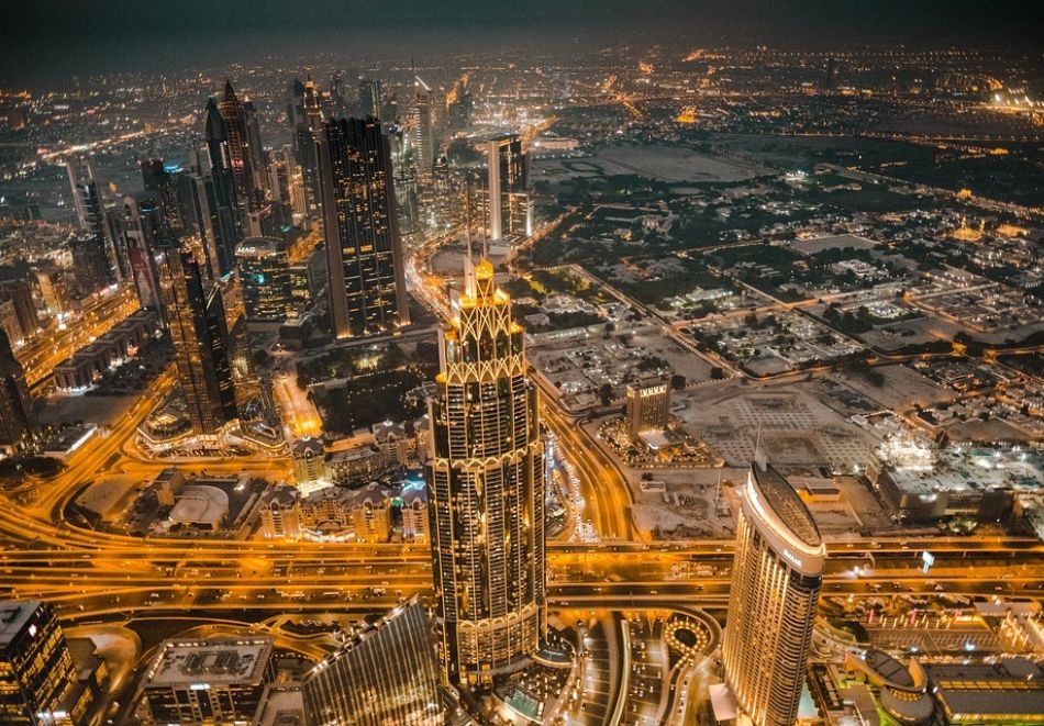 Екскурзия до Дубай през 2023г.! Самолетен билет от София + 4 нощувки на човек в хотел по избор + 4 закуски и вечери + тур на Дубай и Абу Даби + круиз + сафари в пустинята