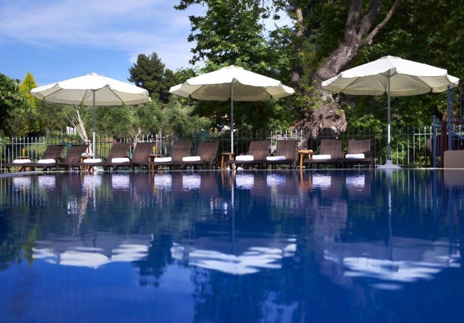 Ранни записвания в 4 you Apartments, Метаморфоси, Гърция! 3+ нощувки на човек в студио или апартамент. Дете до 11.99г. БЕЗПЛАТНО!