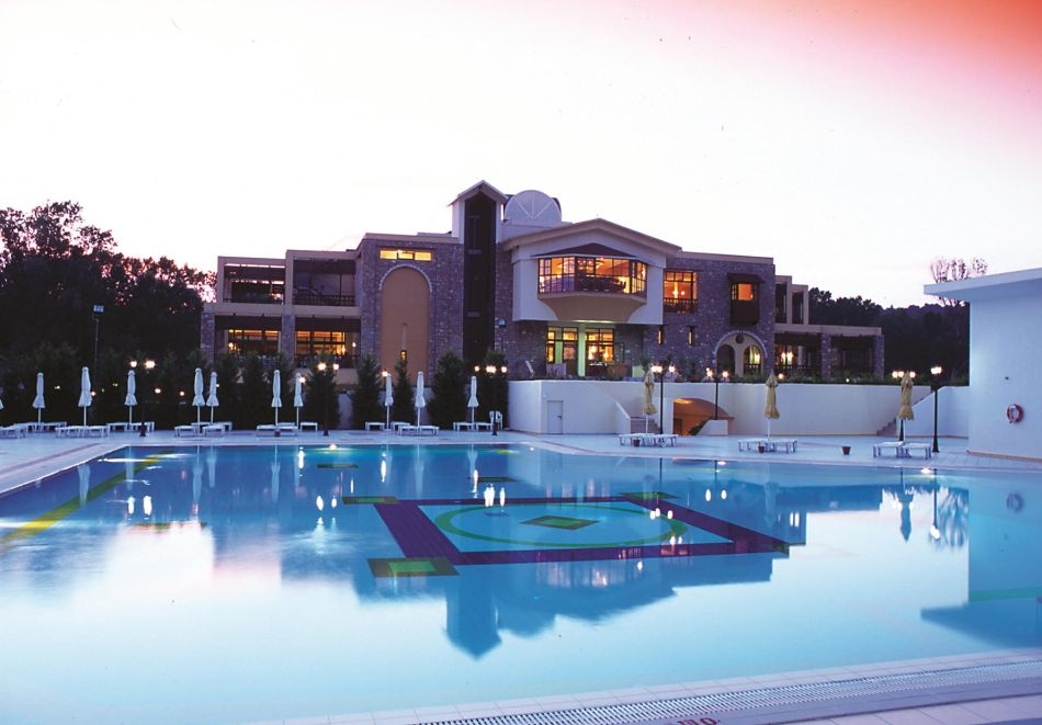 Почивка в Simantro Resort*****, Касандра! 2+ нощувки на човек със закуски + два басейна