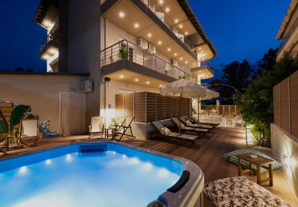 Ранни записвания в Elle Rooms & Suites, Паралия Катерини, Гърция! 2+ нощувки със закуски на човек