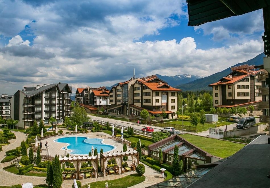 Нощувка за четирима + басейн в Апартамент за гости Димитър в комплекс Аспен голф, Банско