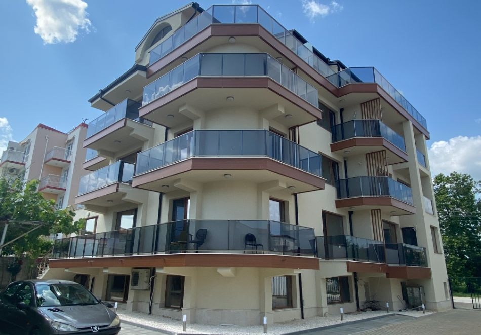 Нощувка за ЧЕТИРИМА от Апартамент Армая в комплекс Марисол Вю Парадайс, Кранево