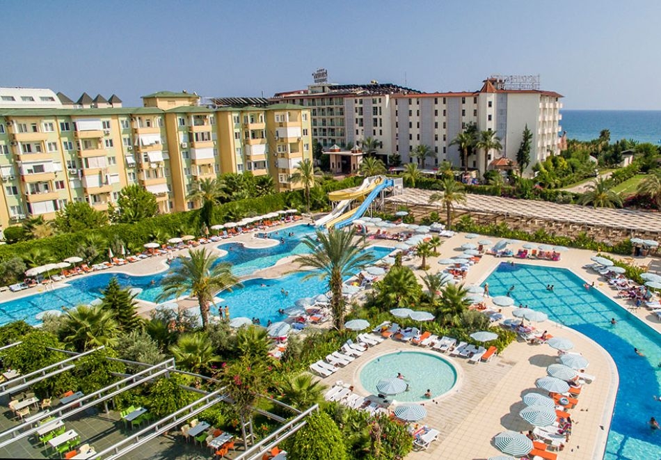 Почивка в хотел HEDEF RESORT & SPA 5* Алания, Турция! Автобусен транспорт + 7 нощувки на човек на база Ultra All Inclusive + басейни и водни пързалки. Дете до 11.99 г. БЕЗПЛАТНО!