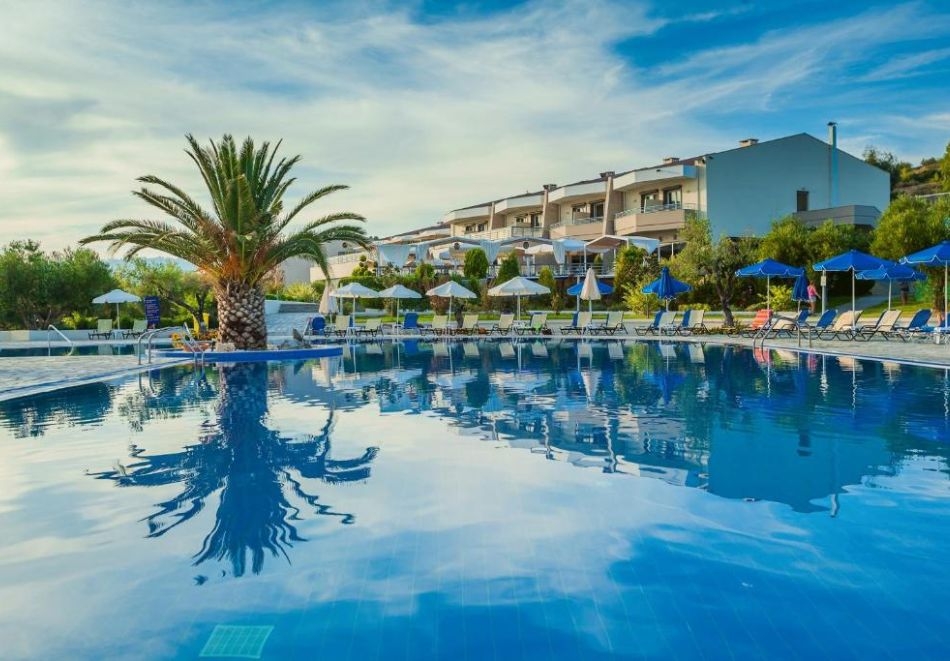 На първа линия в Xenios Anastasia Resort & Spa 5*, Касандра! 3+ нощувки на човек със закуски и вечери + басейн в Гърция