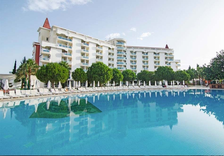 Почивка в хотел Garden of Sun 5*, Дидим, Турция! Автобусен транспорт + 7 нощувки на човек на база Аll Inclusive + басейни и СПА. Дете до 12.99г. безплатно!