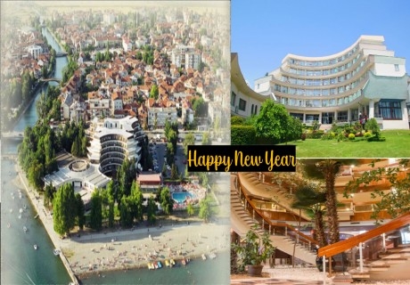 Нова Година на брега на Охридското езеро с транспорт от София + 3 нощувки на човек със закуски, 1 обяд, вечери, двете Празнични с жива музика и неограничено количество напитки в хотел Дрим****