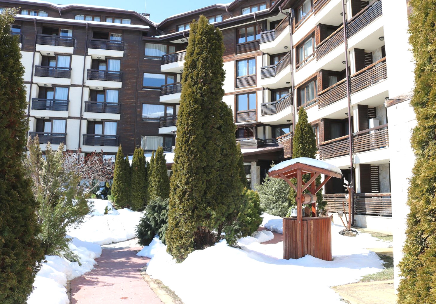 От декември в Банско! Нощувка на човек + релакс зона и ски гардероб от Апартаменти за гости в Комплекс Алпин Лодж. Дете до 5.99г.- Безплатно!