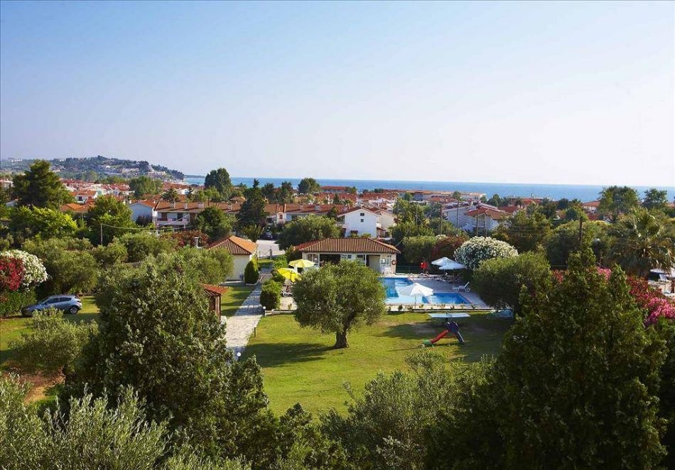 Лято в Julia Hotel**, Фурка, Касандра, Гърция! 3+ нощувки на човек със закуски + басейн