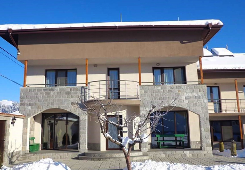 Почивка край Самоков! Нощувка в къща с капацитет за 6 или 12 възрастни + 2 или 4 деца от къща за гости Свети Никола, с. Широки Дол