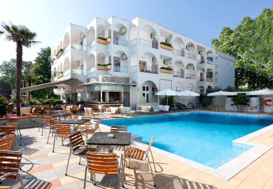 Ранни записвания в Kronos Hotel 3*, Платамонас, Гърция! 3+ нощувки на човек със закуски + басейн! Дете до 6г. БЕЗПЛАТНО!