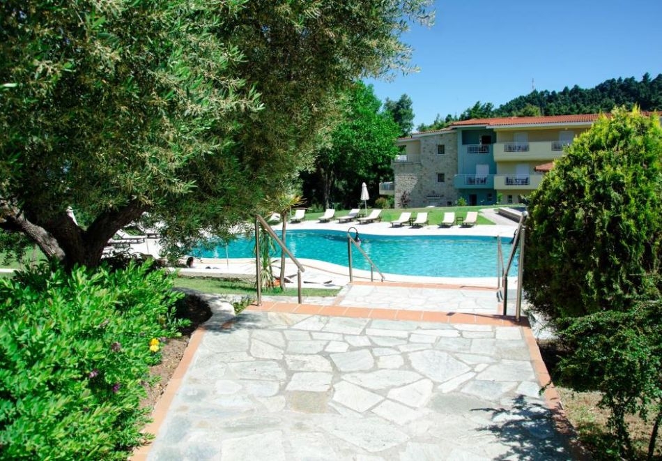 Ранни записвания в Alkion Hotel****, Криопиги! 3+ нощувки на човек със закуски + басейн в Касандра, Гърция. Дете до 12г. БЕЗПЛАТНО!