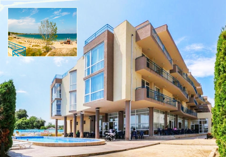 Ранни записвания за море 2024 на ПЪРВА линия на плаж Градина! Нощувка на човек със закуска и вечеря + басейн от Апартхотел Роял Марина Бийч, Черноморец