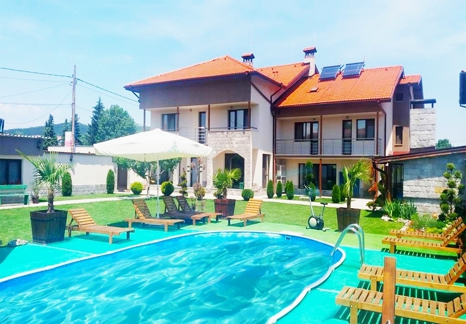 Почивка край Самоков! Нощувка в къща с капацитет за 6 или 12 възрастни + 2 или 4 деца от къща за гости Свети Никола, с. Широки Дол