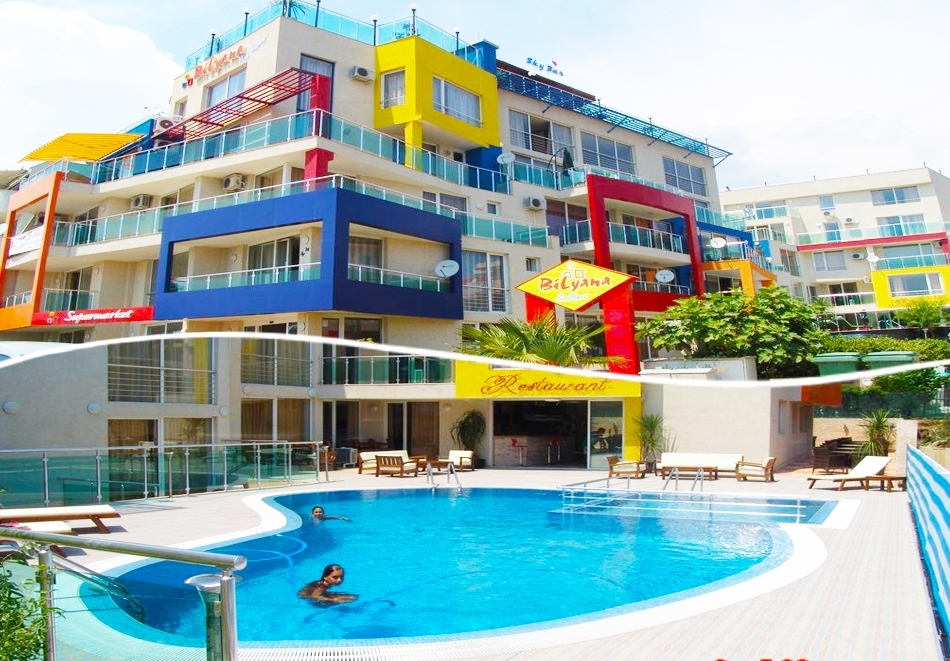 Море 2024 само на 100м. от плажа в Свети Влас! Нощувка за двама + басейн и джакузи в Биляна Сън Хоумс