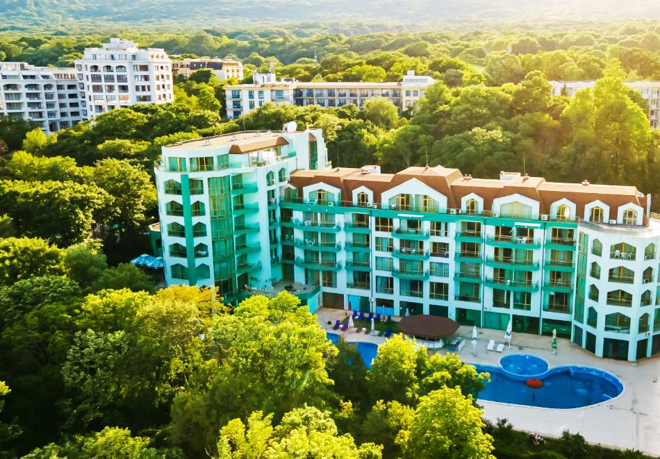 Море 2024 в Златни пясъци! Нощувка на човек на база All inclusive + басейн и анимация в хотел Палма****. Дете до 12г. - БЕЗПЛАТНО!