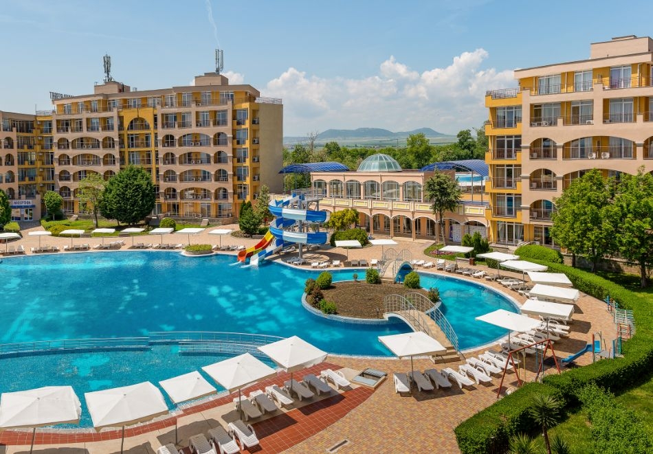 На първа линия в Ахелой! Нощувка на човек на база All inclusive + басейн от апарт-хотел Мидия Фемили Резорт