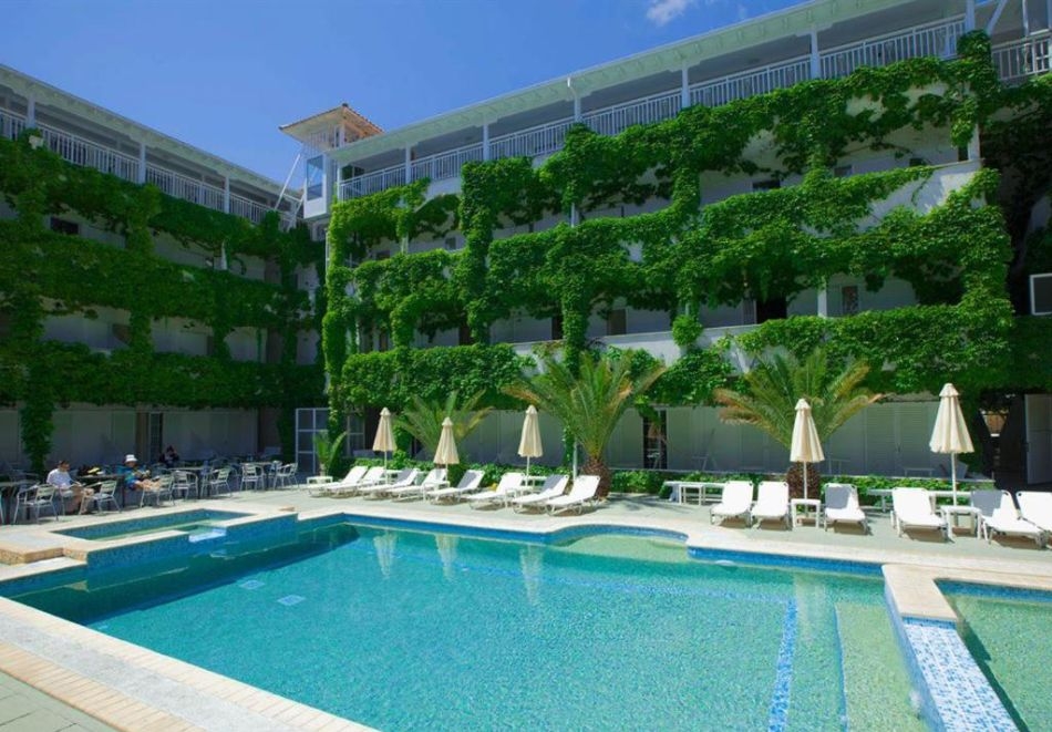 Ранни записвания за лято в Olympic Kosma Hotel***, Ханиоти, Гърция! Нощувка със закуска и вечеря* на човек + басейн