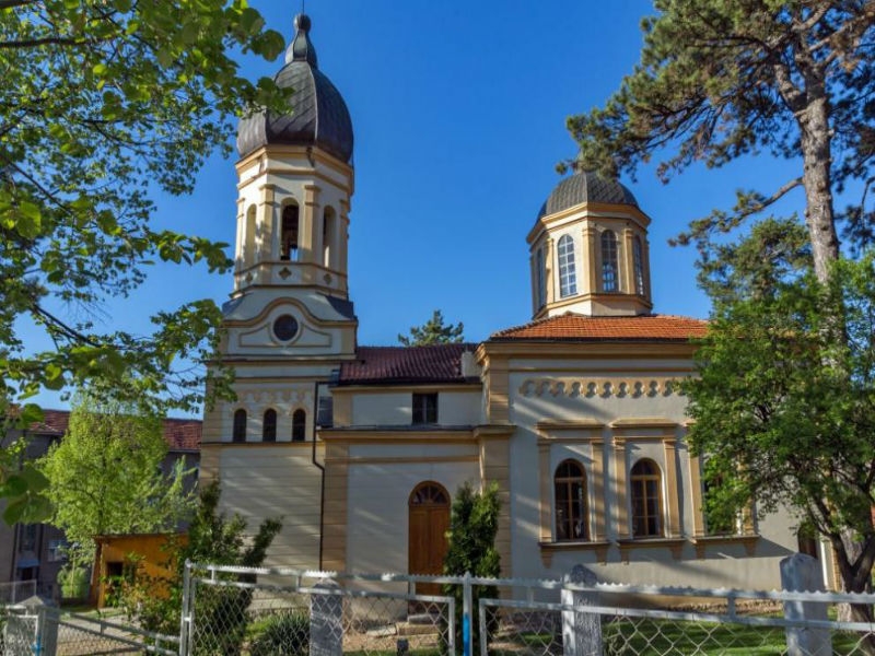 Еднодневна екскурзия до Сърбия за Фестивала на баницата в Бела Паланка! Автобусен транспорт за един човек + посещение на Пирот.