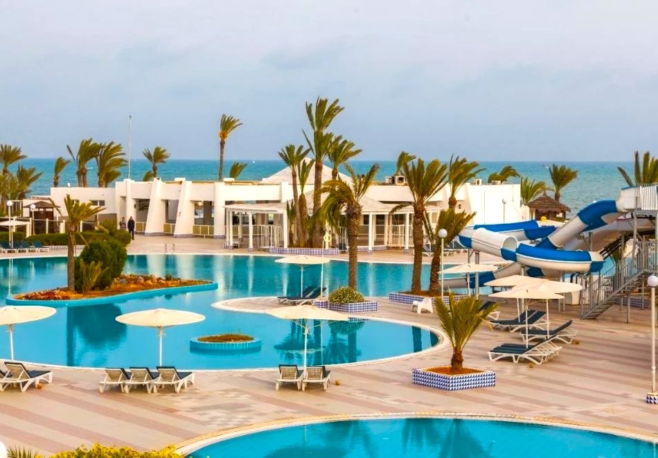 На първа линия в EL MOURADI DJERBA MENZEL 4*, о-в Джерба, Тунис. Чартърен полет от София + 7 нощувкиза ДВАМА на база All Inclusive!