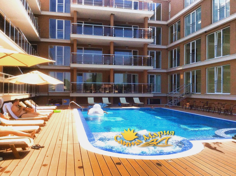 На ПЪРВА линия в Ахтопол! Нощувка на човек + басейн от Апартаменти Санта Мария